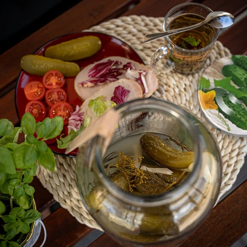 Pot 4 L, gekleurd deksel + vork of tang - 8 ['pot', ' glazen pot', ' glazen pot met deksel', ' pot met schroefdeksel', ' pot voor het inmaken van augurken', ' pot voor augurken', ' pot voor likeuren', ' pot voor likeuren', ' pot met tang', ' tang voor augurken', ' keukentang']