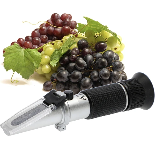 Refractometer - 3 ['voor het meten van suikergehalte', ' voor het meten van potentieel alcoholgehalte', ' voor wijn', ' voor bierwort', ' refractometer', ' wijn- en bierproductie', ' meetapparatuur voor wijn en bier', ' eenvoudige meting van suikerconcentratie', ' suiker in most', ' suiker in wort', ' potentieel alcoholgehalte', ' thuis wijn- en bierproductie']