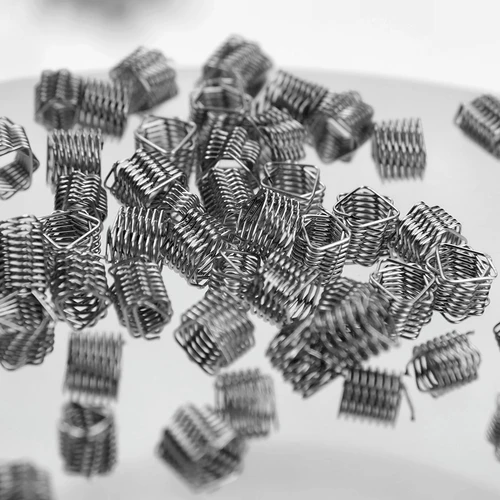 Roestvrije prismatische veertjes - 0,5 L - 5 ['roestvrij kolomvulling', ' destillatie', ' distilleerapparaat', ' prismatische veertjes van zuurbestendig staal', ' prismatische veertjes van roestvrij staal', ' veertjes voor destillatie', ' prismatische veertjes KO', ' prismatische veertjes Browin']