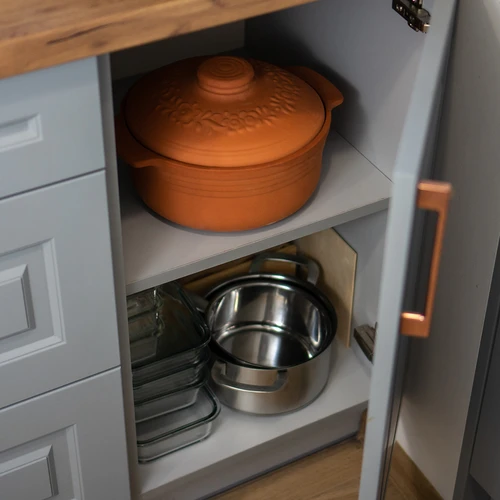 Ronde Romeinse pot 4L - 17 ['Romeinse pot', ' vetvrij braden', ' stomen', ' voor vlees', ' voor brood', ' voor vis', ' voor vegetariërs', ' eenpansgerechten', ' gerechten voor kinderen', ' dieetgerechten', ' voor het bakken van brood', ' kleipot', ' aardewerken pot', ' cadeau-idee', ' voor paté', ' voor ovenschotel', ' Romeinse pot met deksel']