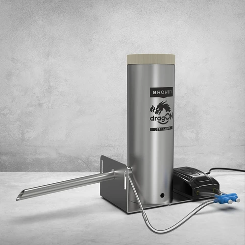 Rookgenerator dragON JET 1 LONG met elektrische pomp - 15 ['rookgenerator', ' rookgenerator', ' rookgenerator voor rokerij', ' roken', ' koud roken', ' warm roken', ' rookgenerator voor rokerij', ' rookgenerator voor roken', ' rookmachine voor roken', ' rookchips voor roken', ' rook', ' koude rook', ' rookgenerator met afneembare vulbuis', ' rookgenerator met pomp', ' rookgenerator met elektrische pomp', ' beste rookgenerator', ' universele rookgenerator', ' rookgenerator voor alle rokerijen', ' rookgenerator voor gemetselde rokerijen', ' rookgenerator voor rokerijen met dikkere wanden']
