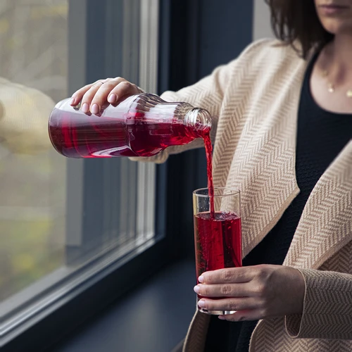 Sapfles 1 L met twist-off dop - fi 43 - 10 ['sapfles', ' glazen fles', ' Kubuś fles', ' fles 1 L', ' sappenflessen', ' 6x glazen sapfles', ' sapje', ' roomfles', ' flessen met dop', ' flessen met doppen', ' klikdoppen', ' gekleurde doppen', ' geruite doppen met opdruk', ' fles voor limonade', ' milkshakes', ' smoothies']