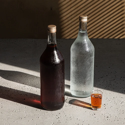 Tafel Fles 1 L met dop fi28 - 4 stuks - 7 ['fles voor wodka', ' flessen voor wodka', ' tafel flessen', ' monopolfles', ' monopolfles', ' tafel fles 1000 ml', ' doorzichtige fles', ' flessen 1 L', ' literflessen', ' doorzichtige fles met dop', ' fles voor sap', ' tafel fles met dop', ' flessen met doppen', ' flessen voor dranken']