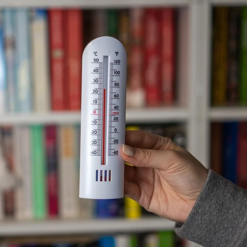 Universele thermometer (-40°C tot +50°C) 16cm - 3 ['kwikvrije thermometer', ' universele thermometer', ' thermometer van kunststof', ' thermometer met duidelijke schaal', ' thermometer met dubbele schaal', ' thermometer voor ruimtes met hoge luchtvochtigheid']