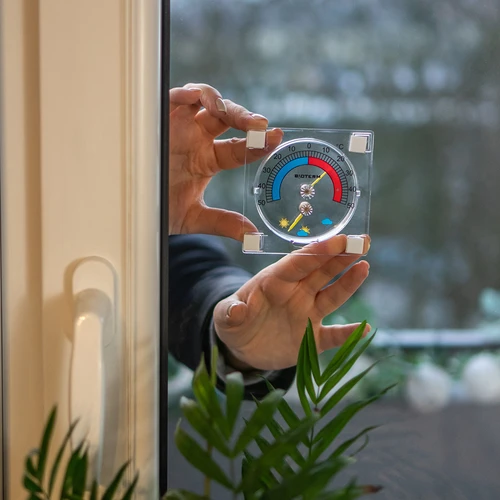Universele thermometer met hygrometer transparant, zelfklevend (-50°C tot +50°C) - 4 ['universele thermometer', ' buitenthermometer', ' raampthermometer', ' balkonthermometer', ' vensterthermometer', ' thermometer', ' thermometer met duidelijke schaal', ' thermometer van kunststof', ' ruitthermometer', ' zelfklevende thermometer', ' thermometer met hygrometer']