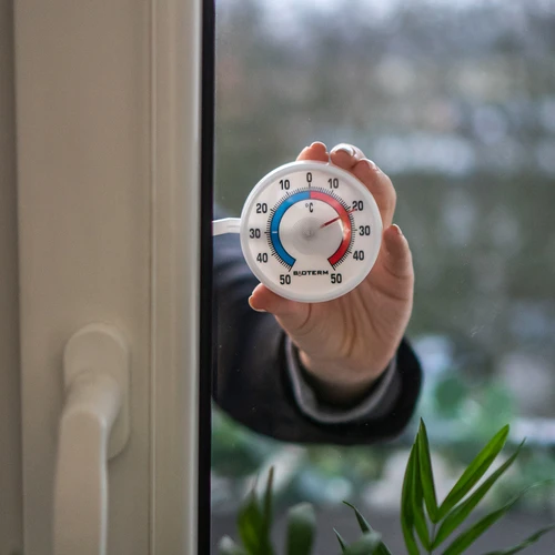 Universele zelfklevende thermometer (-50°C tot +50°C) Ø 7,2cm - 3 ['universele thermometer', ' buitenthermometer', ' raampthermometer', ' balkonthermometer', ' vensterthermometer', ' thermometer', ' thermometer met duidelijke schaal', ' thermometer van kunststof', ' ruitthermometer', ' zelfklevende thermometer', ' tweezijdige thermometer']