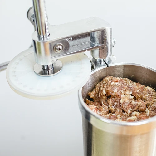 Verticale vuller 2,5 kg - 12 ['worstenvuller', ' voor zelfgemaakte worsten', ' voor vleeswaren', ' voor Krakauer', ' thuisvleeswaren', ' voor darmen', ' voor eiwitomhulsels', ' hoe worsten vullen', ' worstenvuller', ' vleesvuller', ' verticale vuller']