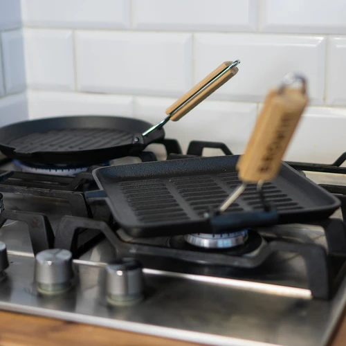 Vierkante gietijzeren pan, 22 cm - 4 ['gietijzeren pan', ' pan met houten handvat', ' pan met inklapbaar handvat', ' gietijzeren kookgerei', ' grill']