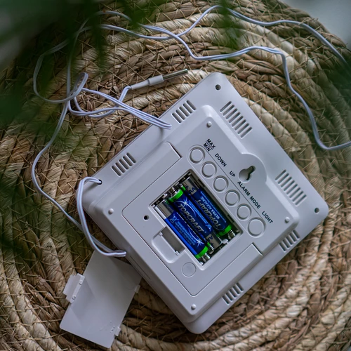 Weerstation – elektronisch, verlicht, sonde, wit - 12 ['weerstations met sonde', ' thermometer-hygrometer', ' multifunctioneel weerstation', ' voor temperatuurmeting', ' met klok', ' verlicht display', ' mini-max geheugen', ' vochtigheidsmeting', ' browin', ' weerstation']