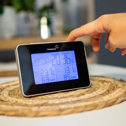 Weerstation RCC – elektronisch, draadloos, verlichte sensor, zwart - 14 ['weerstations', ' thuis weerstation', ' temperatuur', ' omgevingstemperatuur', ' temperatuurcontrole', ' elektronische thermometer', ' thermometer met sensor', ' binnenthermometer', ' buitenthermometer', ' thermometer buiten', ' weerstation']