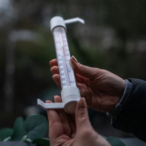 Wit buitenthermometer (-50°C tot +50°C) 18cm - 5 ['buitenthermometer', ' thermometer', ' raamthermometer', ' thermometer met duidelijke schaal', ' thermometer van kunststof', ' thermometer voor raam', ' thermometer voor balkon', ' tweezijdige thermometer', ' zelfklevende thermometer']