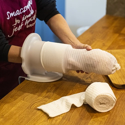 Wit vleeswaren net met afmetingen 12,5 cm x 5 m, met een hittebestendigheid tot 220°C - 4 ['net voor vleeswaren', ' net voor het braden van vlees', ' net voor het roken van vlees', ' net voor het pekelen van vlees', ' voor lang gerijpte vleeswaren', ' net voor ham', ' net voor bacon']