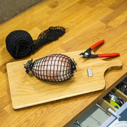 Zwart vleeswaren net met afmetingen 18 cm x 5 m, met thermische weerstand tot 220°C - 5 ['net voor ham', ' voedingsnet', ' net voor vleeswaren', ' net voor het roken van vleeswaren', ' net voor gerijpte vleeswaren']