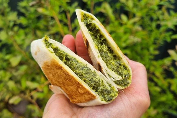 Gegrilde tortilla’s met spinazie en feta