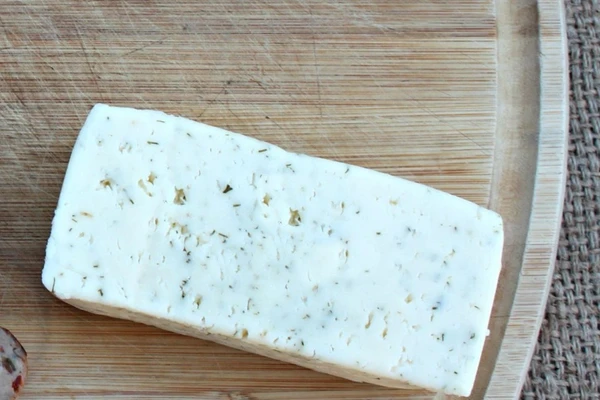Huisgemaakte kaas van het type Havarti