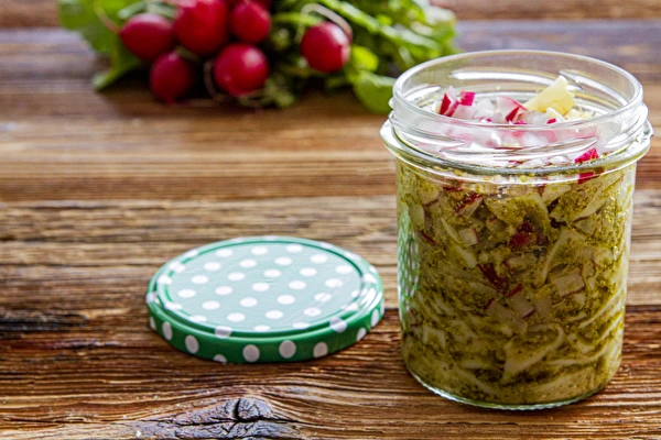 Pesto van radijsbladeren