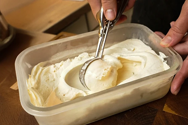 Roomijs met een vleugje cognac