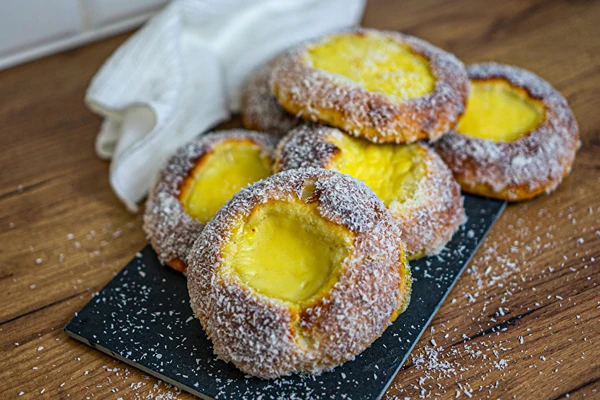 Skoleboller – Noorse broodjes met banketbakkersroom en kokos