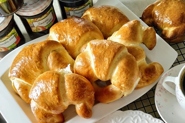 Speltcroissantjes met pruimenjam