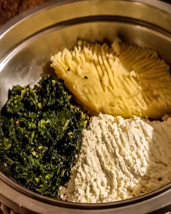 Szpinakowa gwiazda drożdżowa