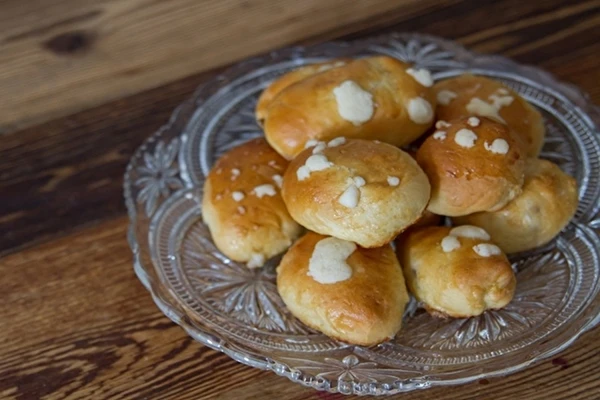 Zoete broodjes met pruimen