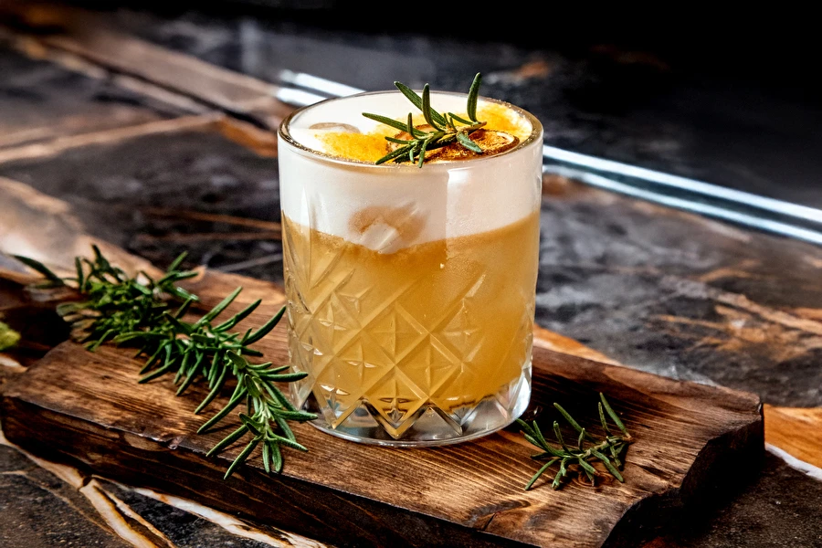 Browin Przepiśnik - Whisky Fire Sour - een cocktail met een uitgesproken karakter